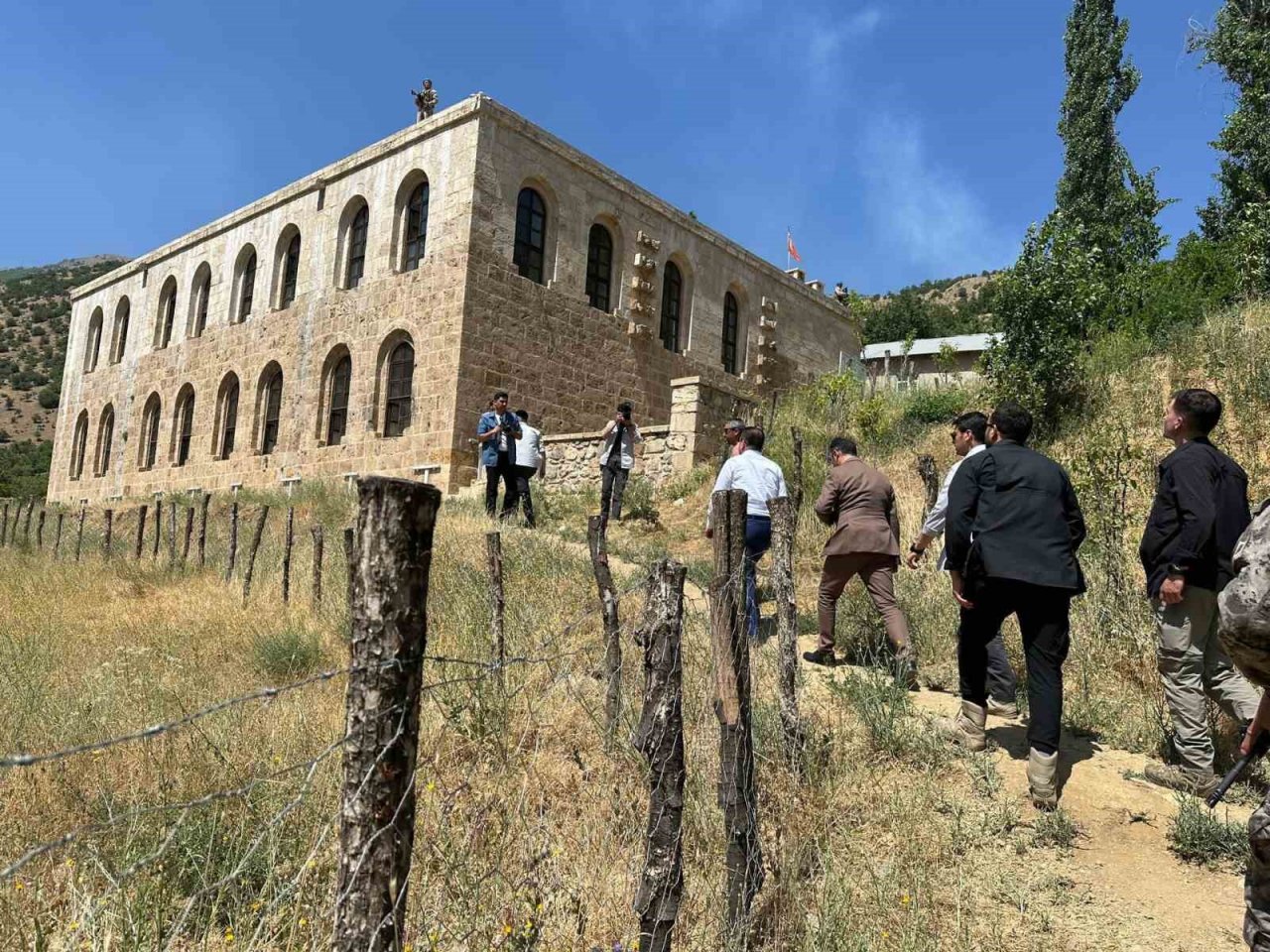 Vali İdris Akbıyık Şemdinli’de incelemelerde bulundu