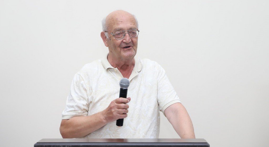 Dumlupınar Üniversitesinde Hamza Üstünkaya Çini Tasarım ve Uygulama Atölyesi