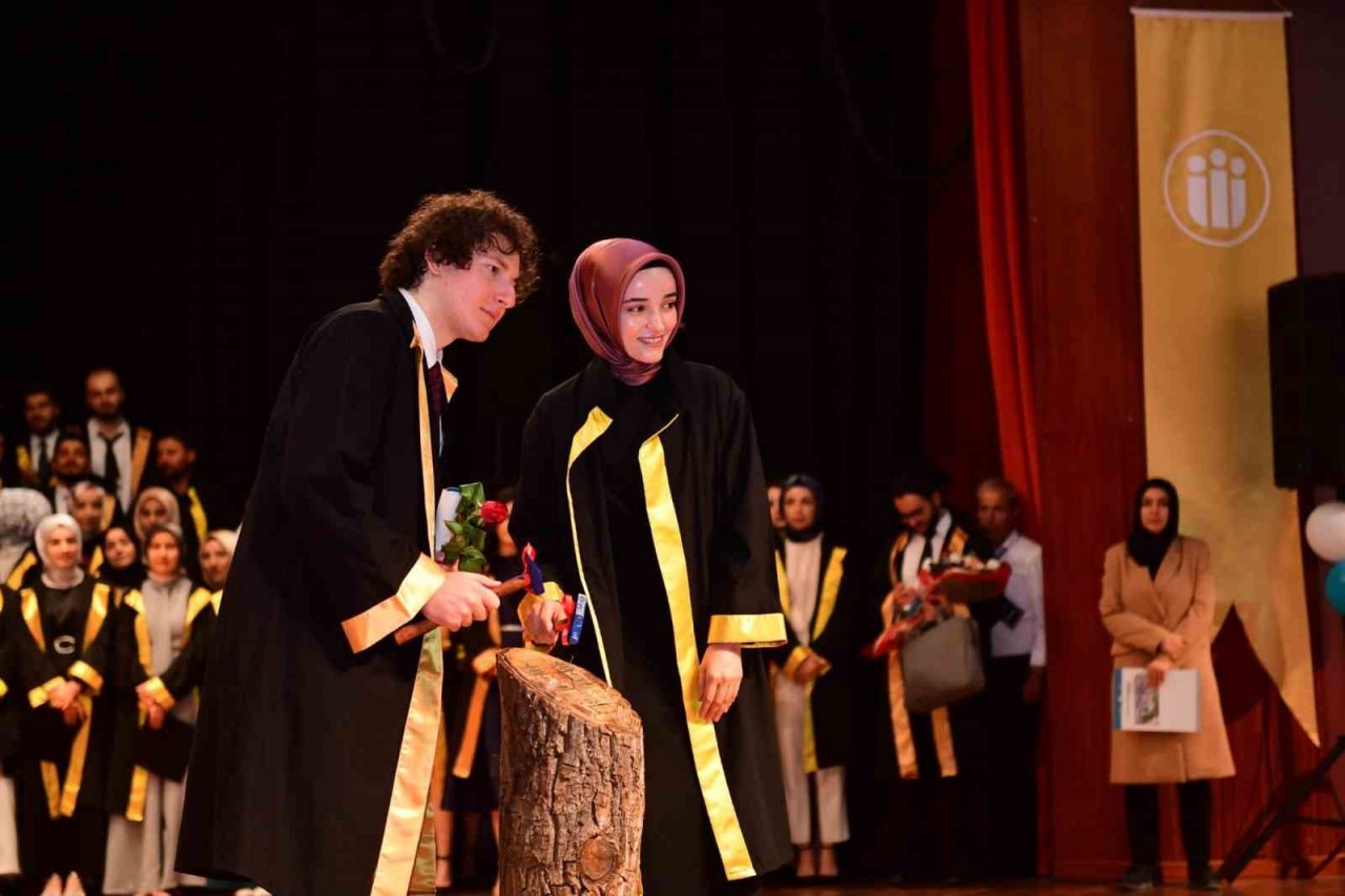 İnönü Üniversitesi Tıp Fakültesi’nde mezuniyet coşkusu