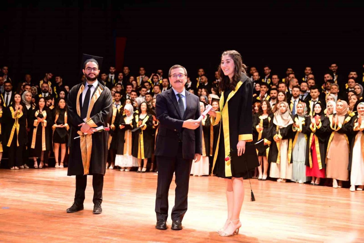 İnönü Üniversitesi Tıp Fakültesi’nde mezuniyet coşkusu