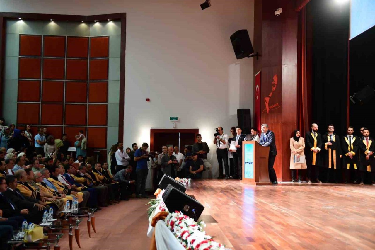 İnönü Üniversitesi Tıp Fakültesi’nde mezuniyet coşkusu