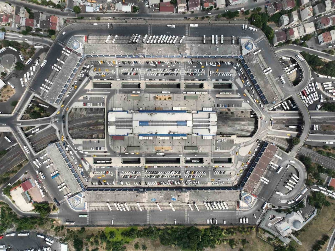 Büyük İstanbul Otogarı çürüyor