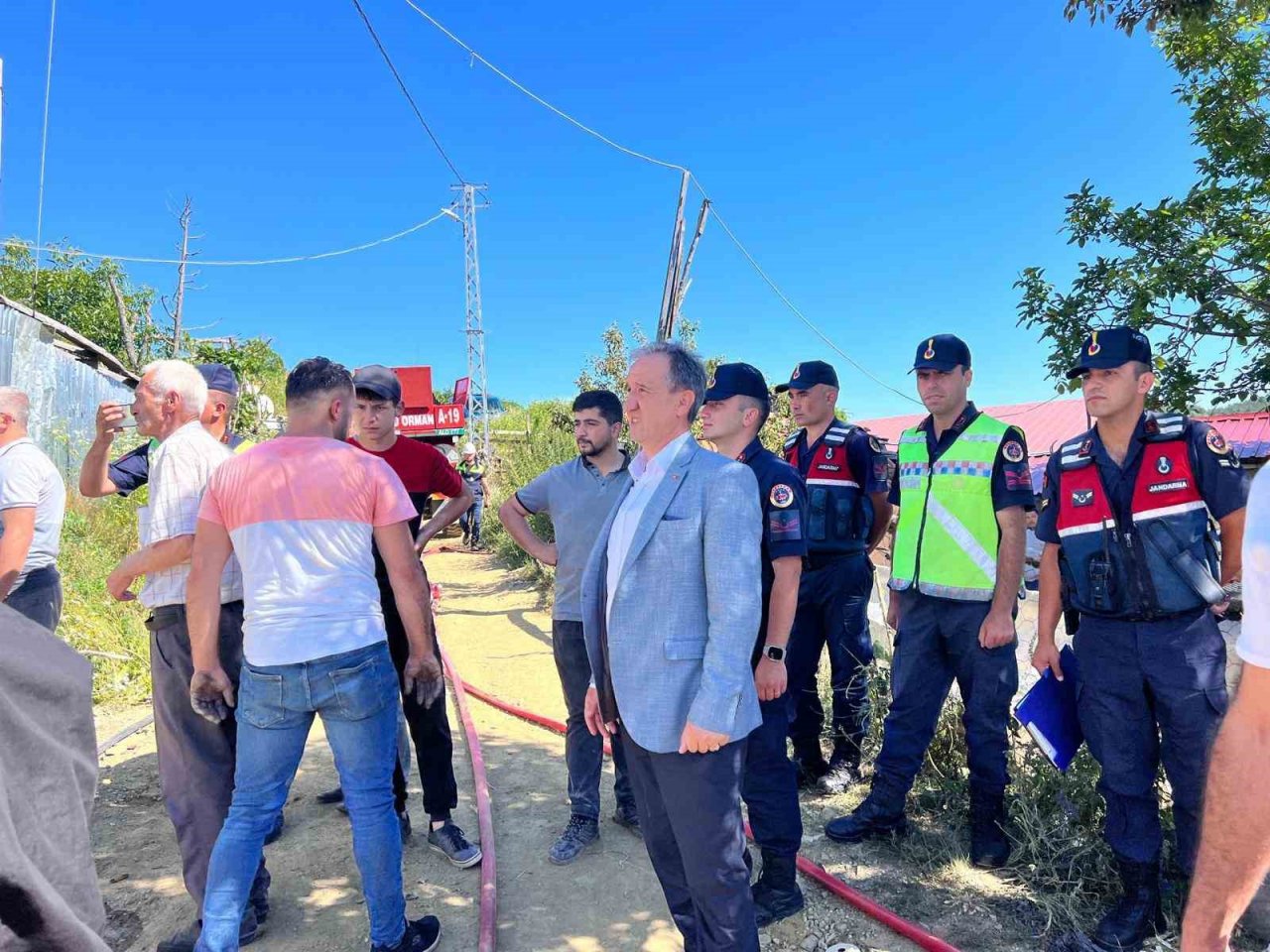 Traktörde çıkan yangın evi küle çevirdi