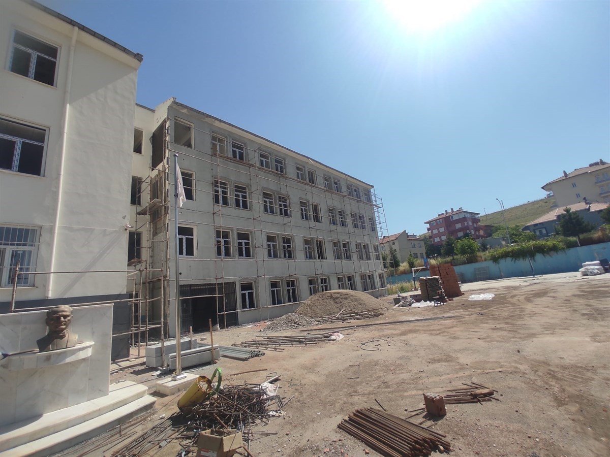 Kaymakam Sülün, güçlendirme çalışması yapılan okulları inceldi