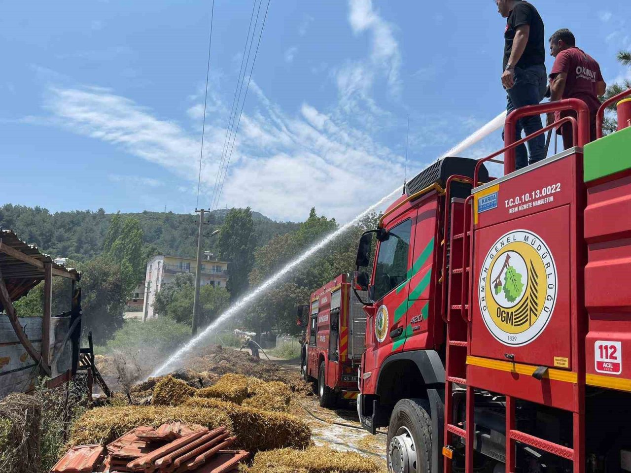 Çiftlik yangını ormana sıçramadan söndürüldü