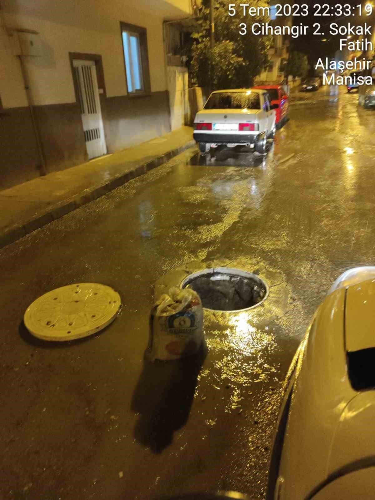 Fırtına Alaşehir’i savaş alanına çevirdi