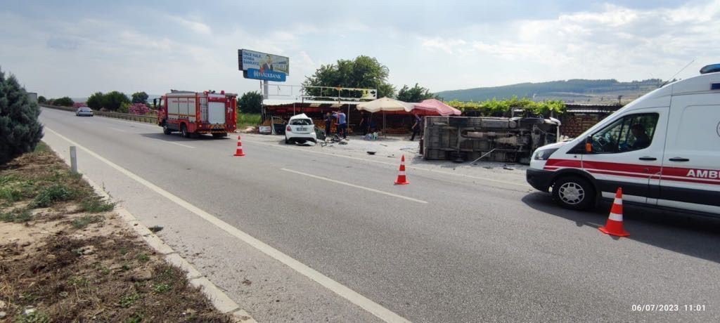 Karşı şeride geçen otomobil kamyonetle çarpıştı: 1 ölü, 3 yaralı