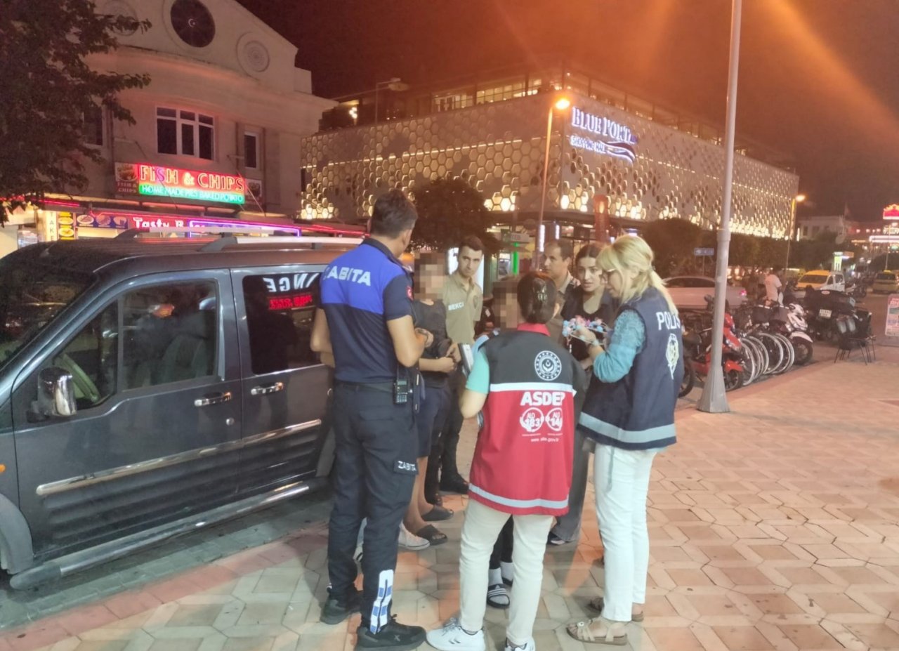 Marmaris’te zabıta sokakta çalıştırılan çocuklara yönelik denetim yaptı