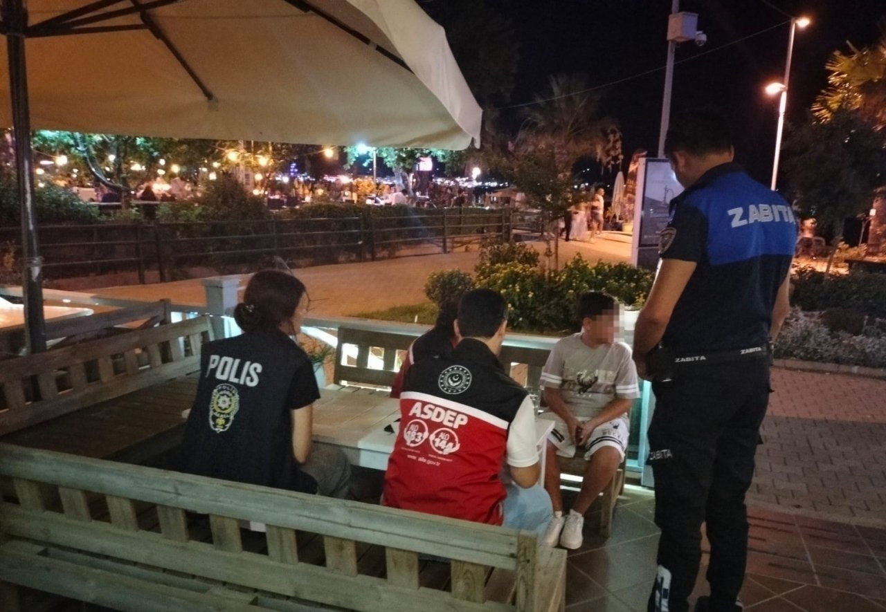 Marmaris’te zabıta sokakta çalıştırılan çocuklara yönelik denetim yaptı