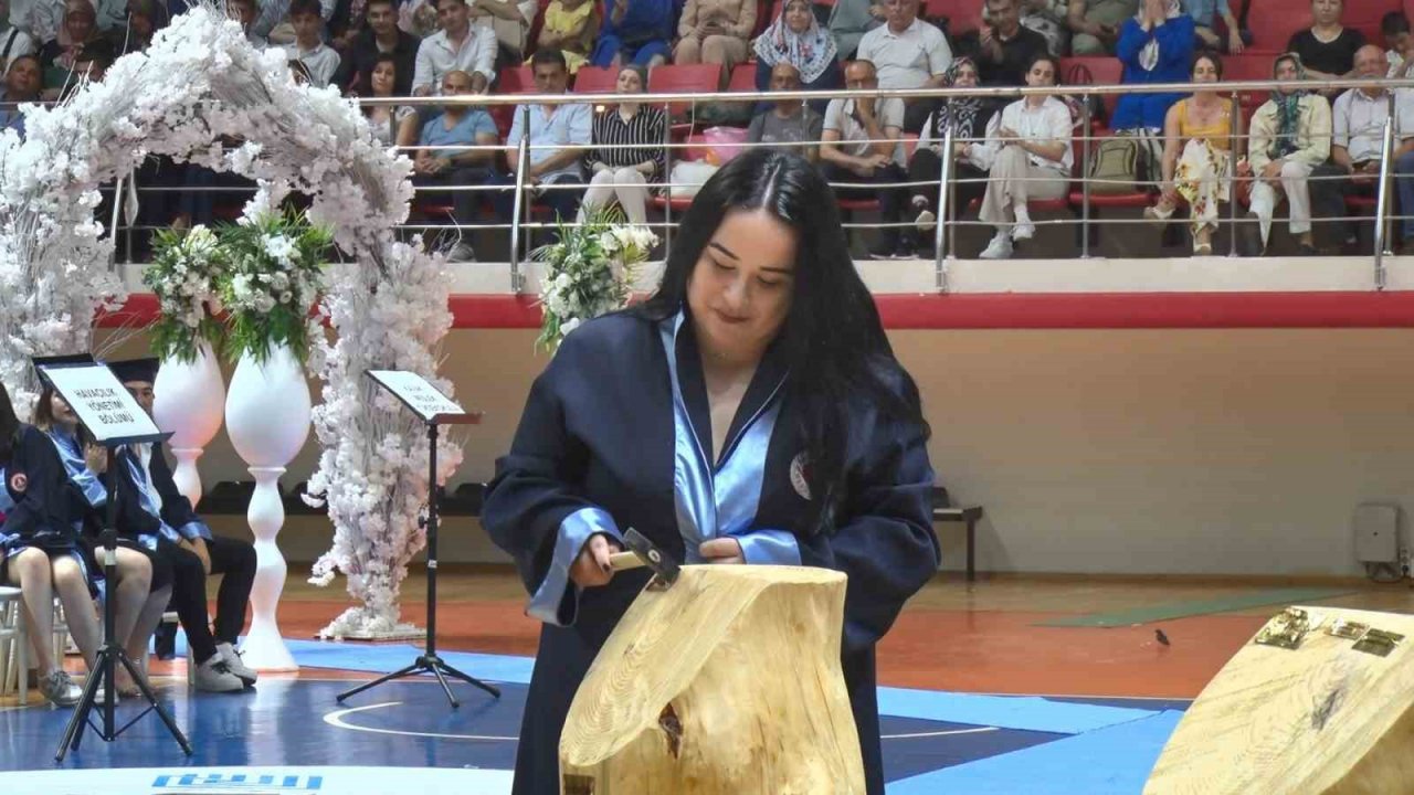 352 öğrencinin mezuniyet heyecanı