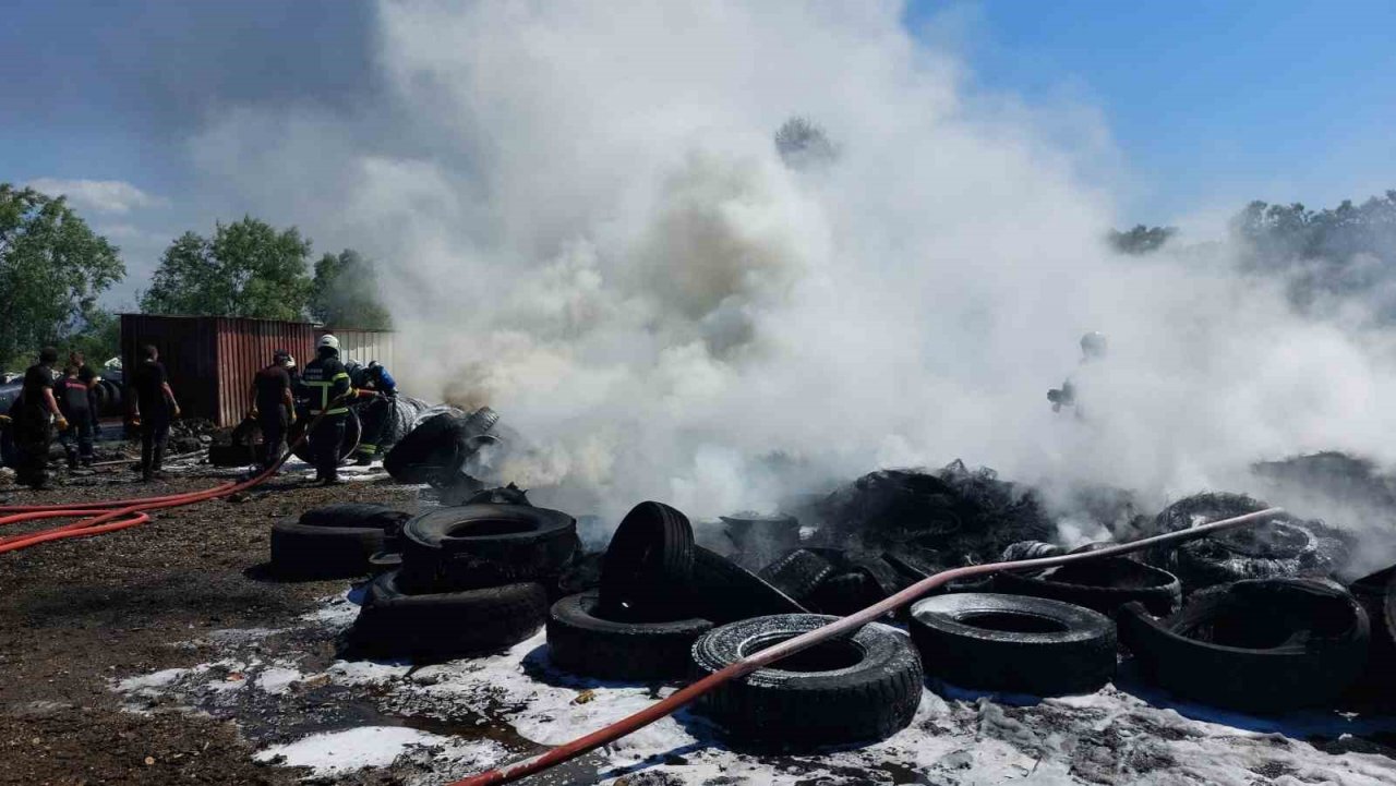 Samsun’da geri dönüşüm fabrikasında yangın
