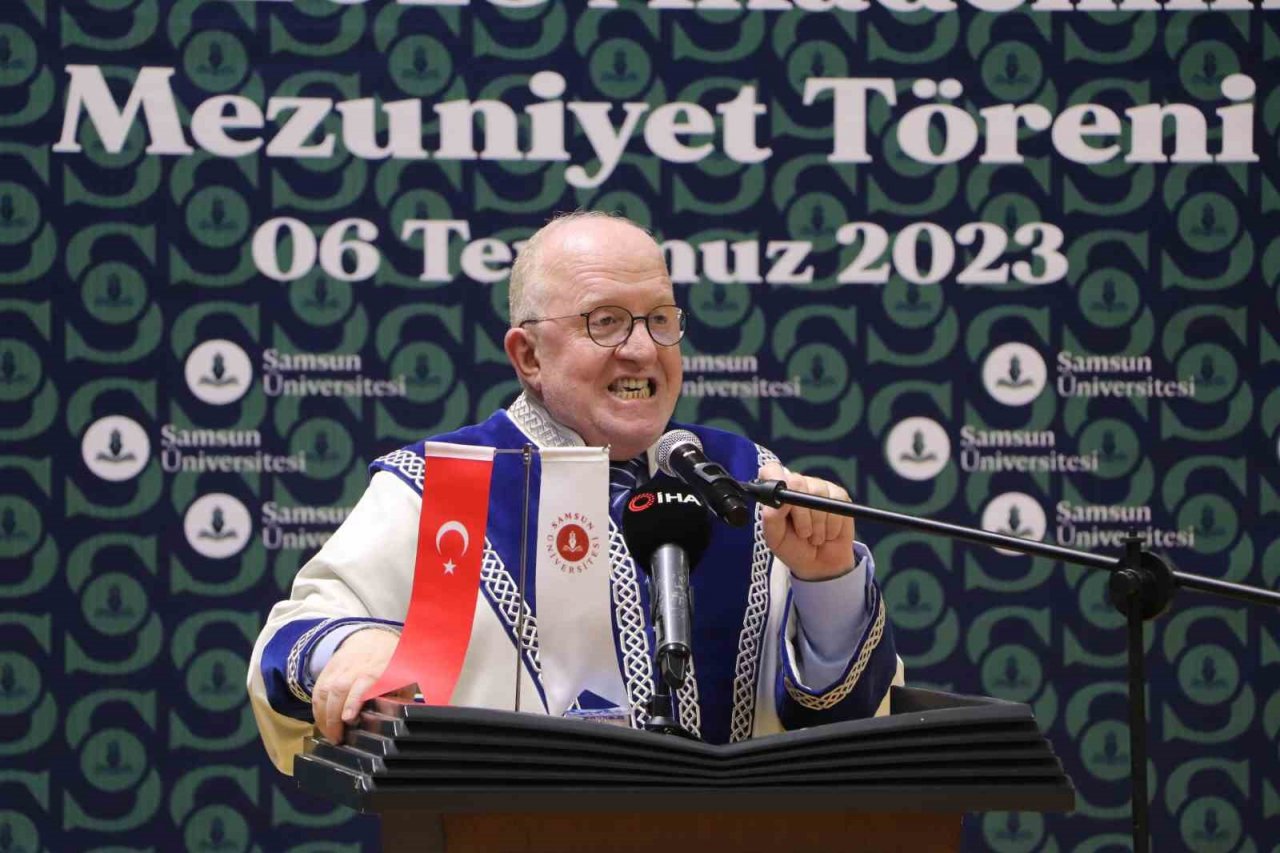 352 öğrencinin mezuniyet heyecanı