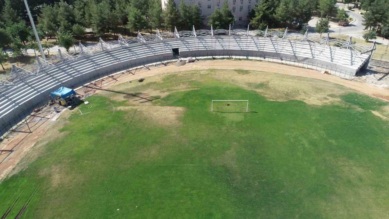 Siirt Atatürk Stadı’nda çalışmalar devam ediyor