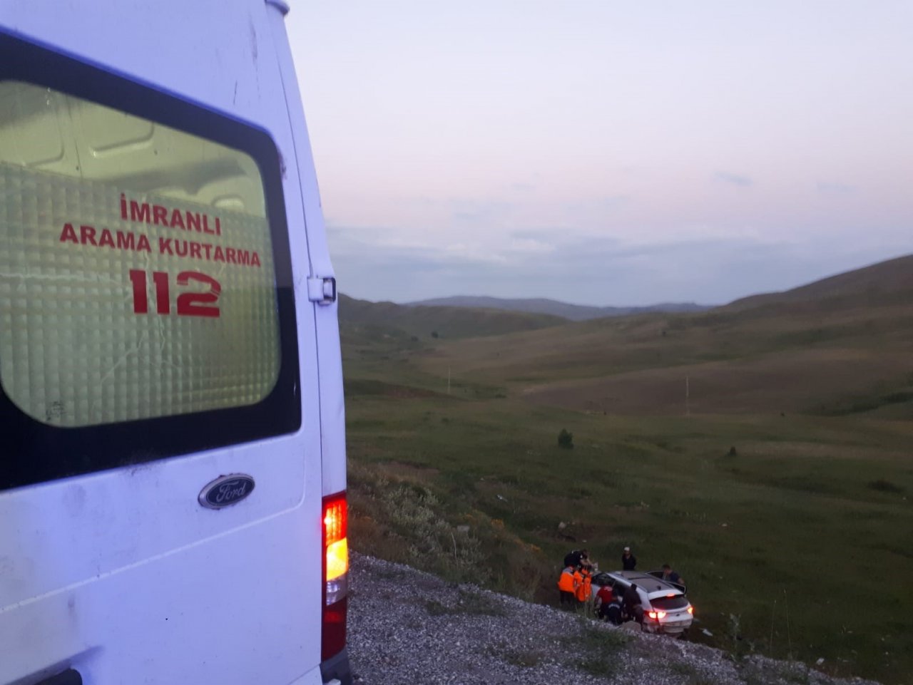 Otomobil şarampole uçtu: 4 yaralı