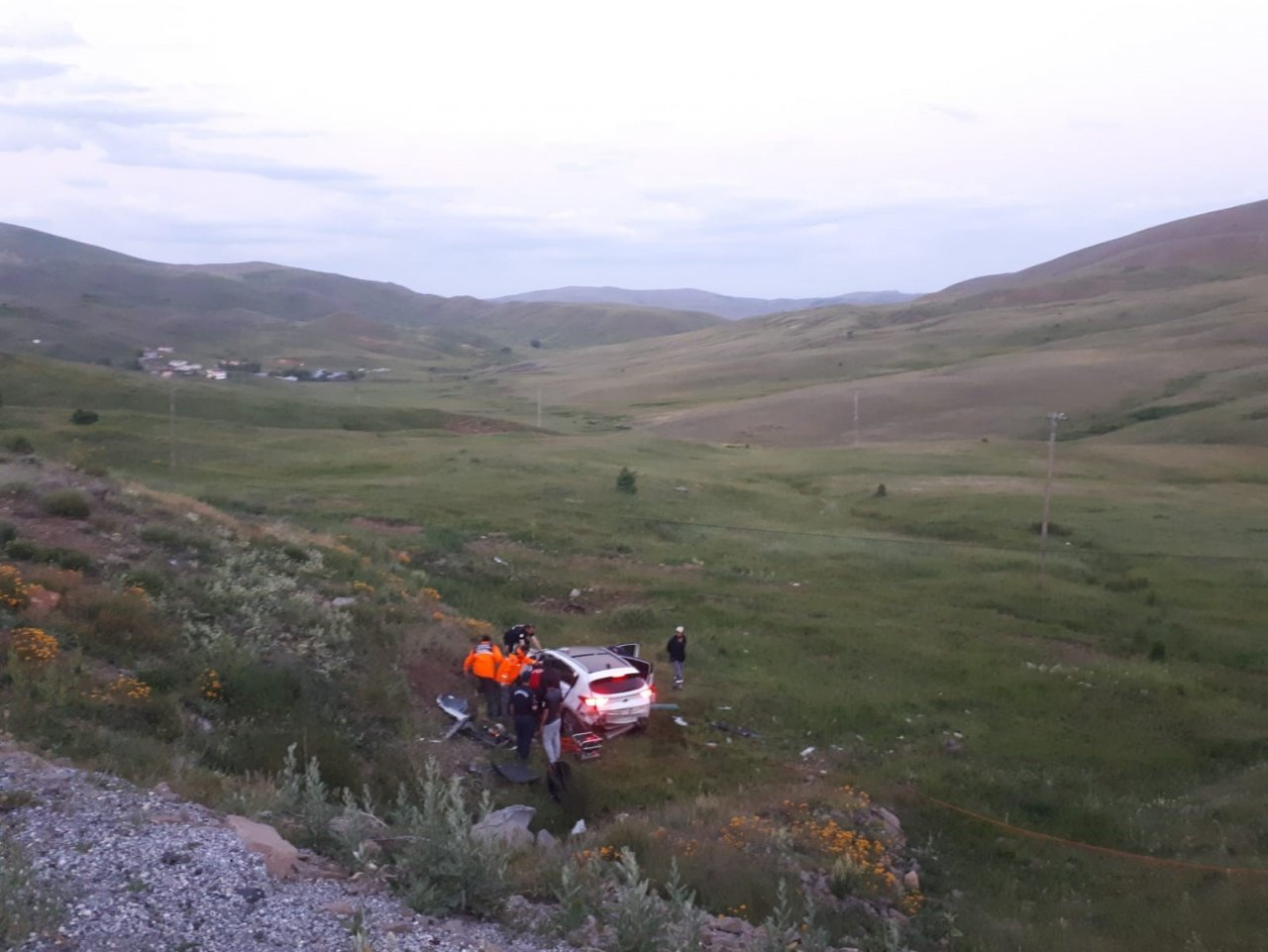 Otomobil şarampole uçtu: 4 yaralı