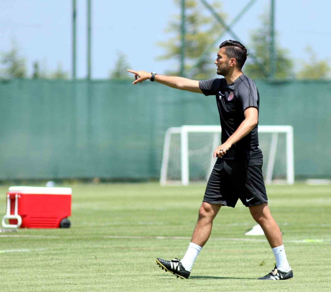 Antalyaspor Burdu’daki kamp çalışmalarını çift antrenmanla sürdürüyor