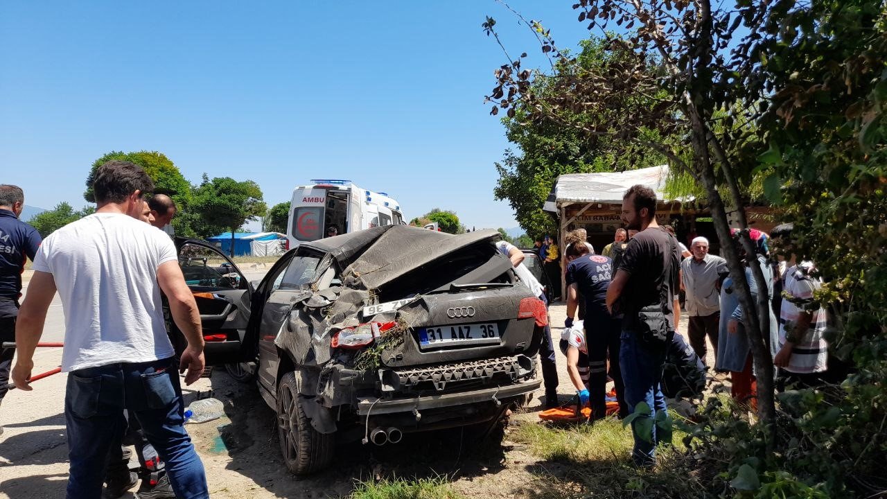 Araç takla attı, 3 kişi yaralandı