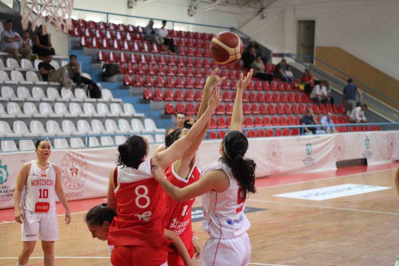 Hazırlık maçı: U20 Kadın Basketbol Milli Takımı: 63 - Karadağ: 73