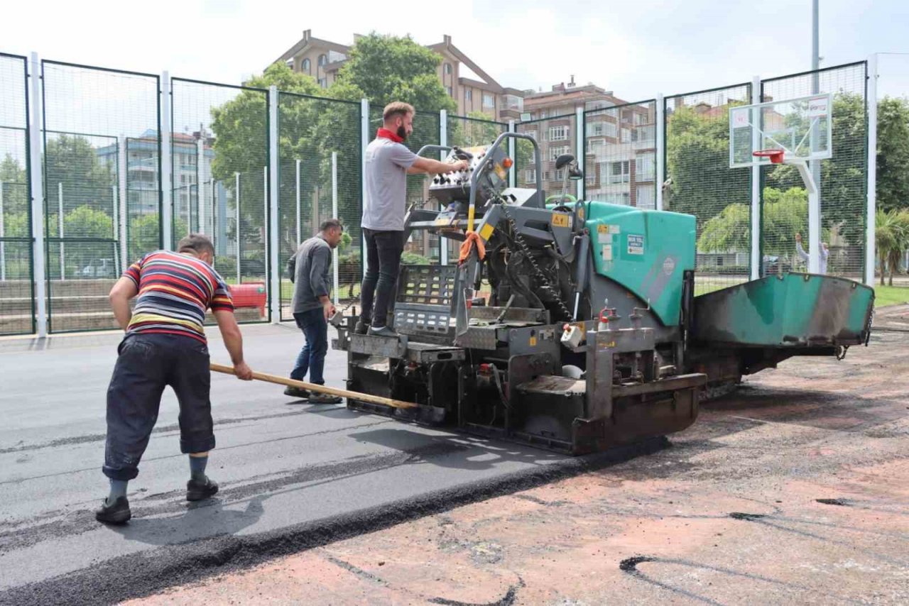Yalova Belediyesi spor sahalarını yeniliyor