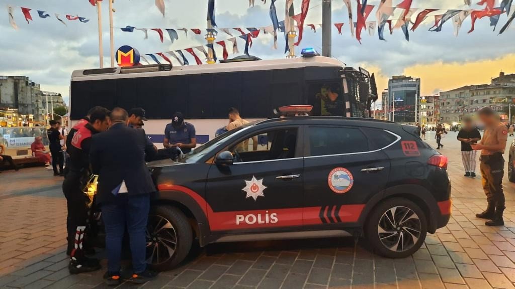İstanbul’da 2 ilçede düzensiz göçmen avı: 186 yabancı yakalandı