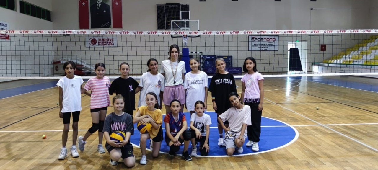 Burhaniye’de yaz spor okulları açıldı