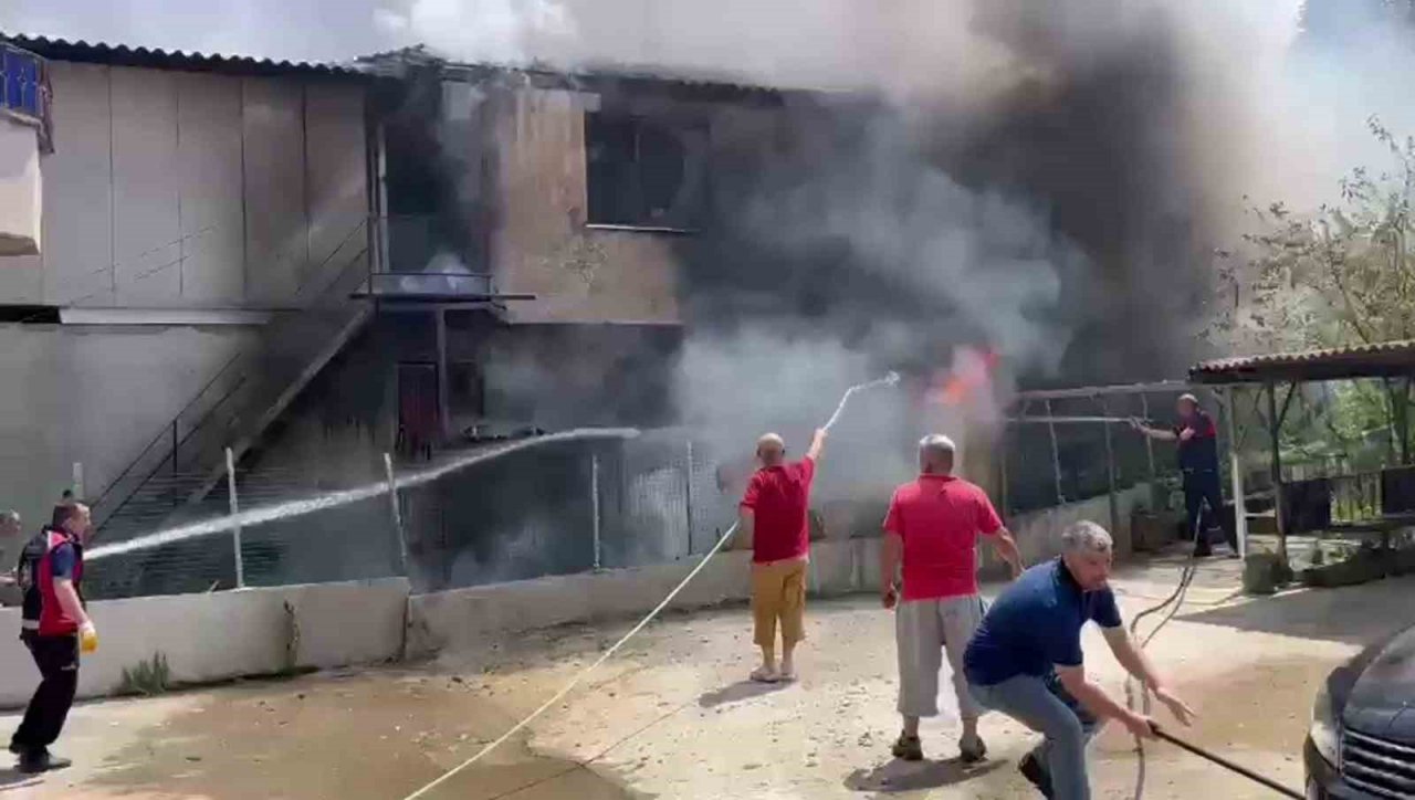 İkinci el satış yapan işyerinde yangın paniği