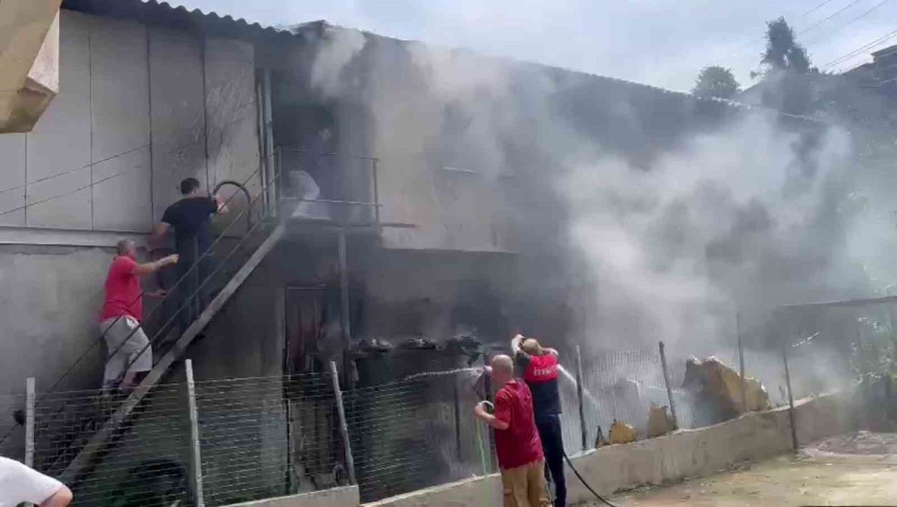 İkinci el satış yapan işyerinde yangın paniği