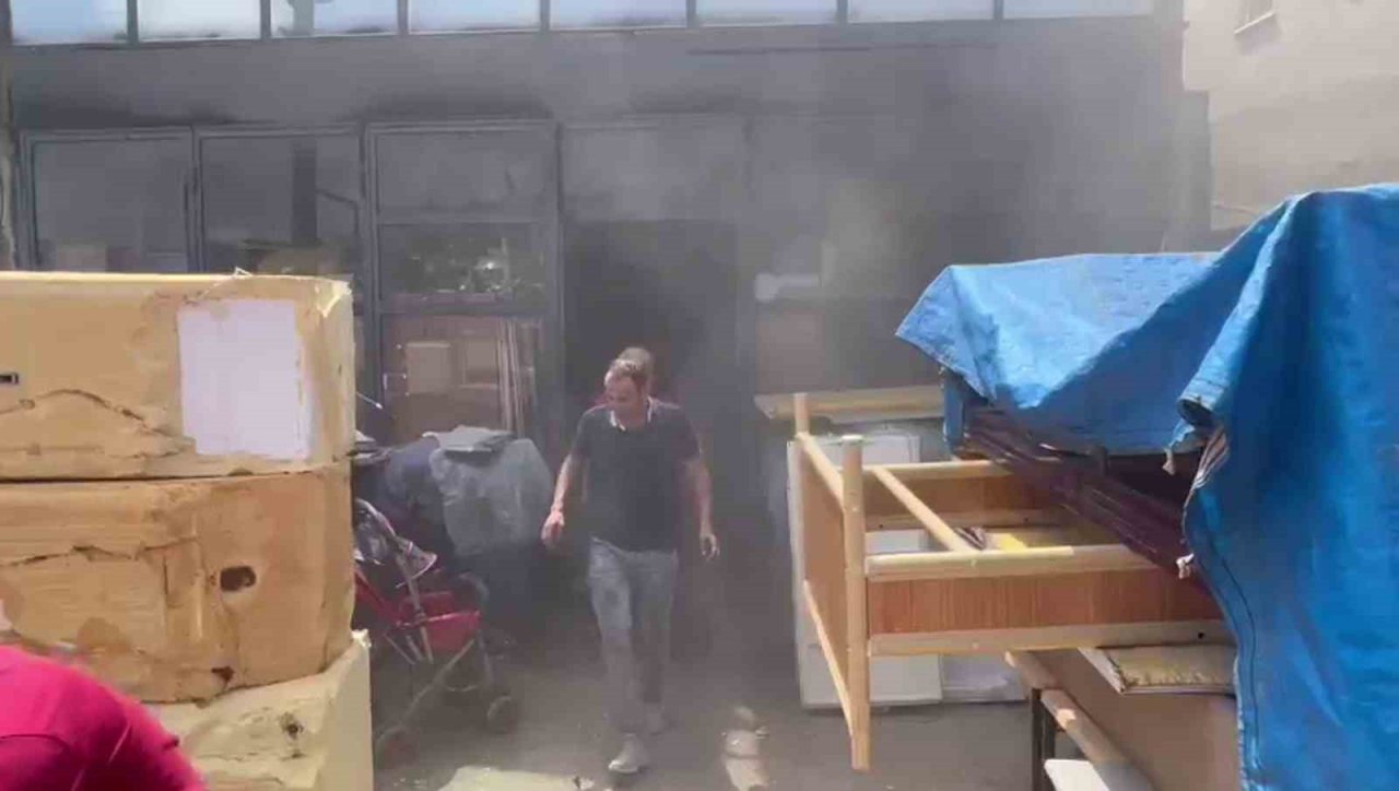 İkinci el satış yapan işyerinde yangın paniği