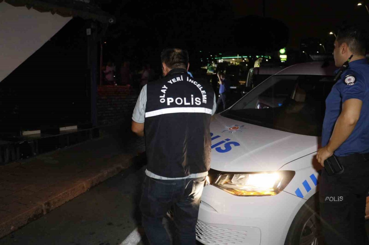 Adana’da barda tüfekler ve tabancalar konuştu: 3 yaralı