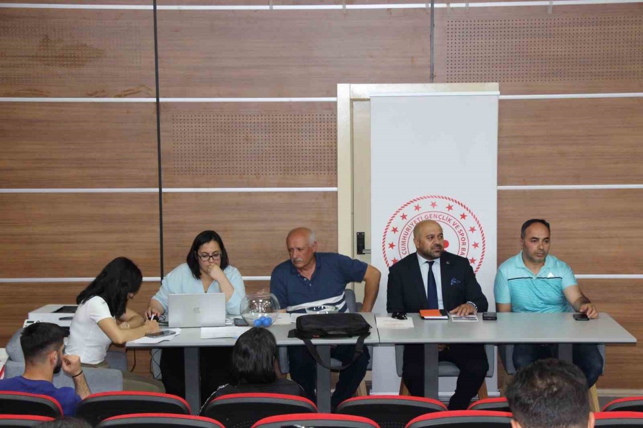 Ana Lig hentbol karşılaşmaları Kars’ta düzenleniyor