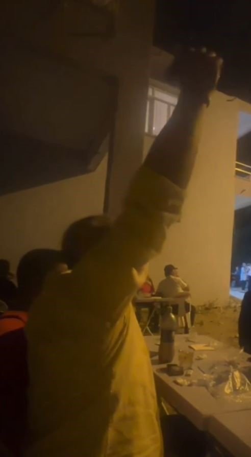 Asker eğlencesinde silahla ateş edip davetlilere korku dolu anlar yaşattı