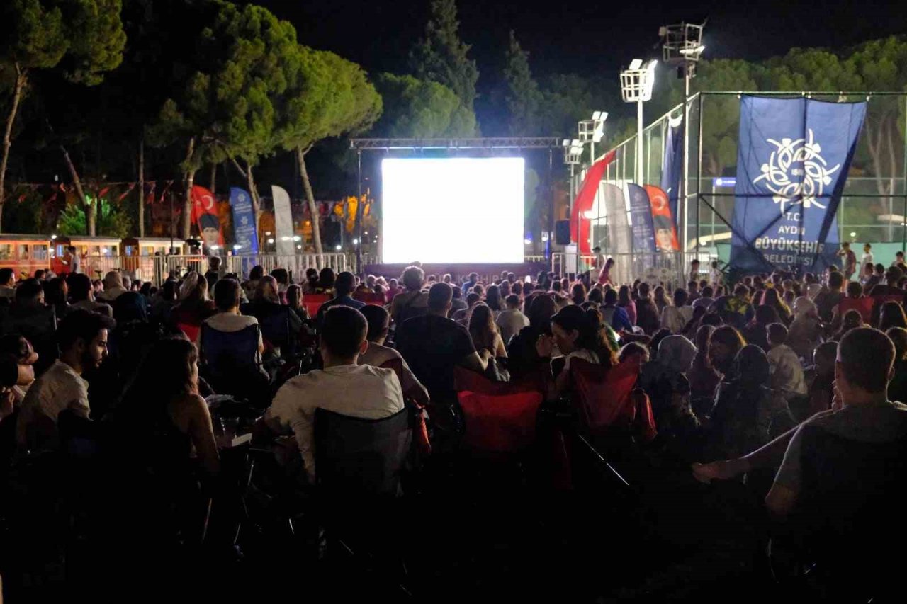 Tekstil Park’taki sinema geceleri yoğun ilgi görüyor