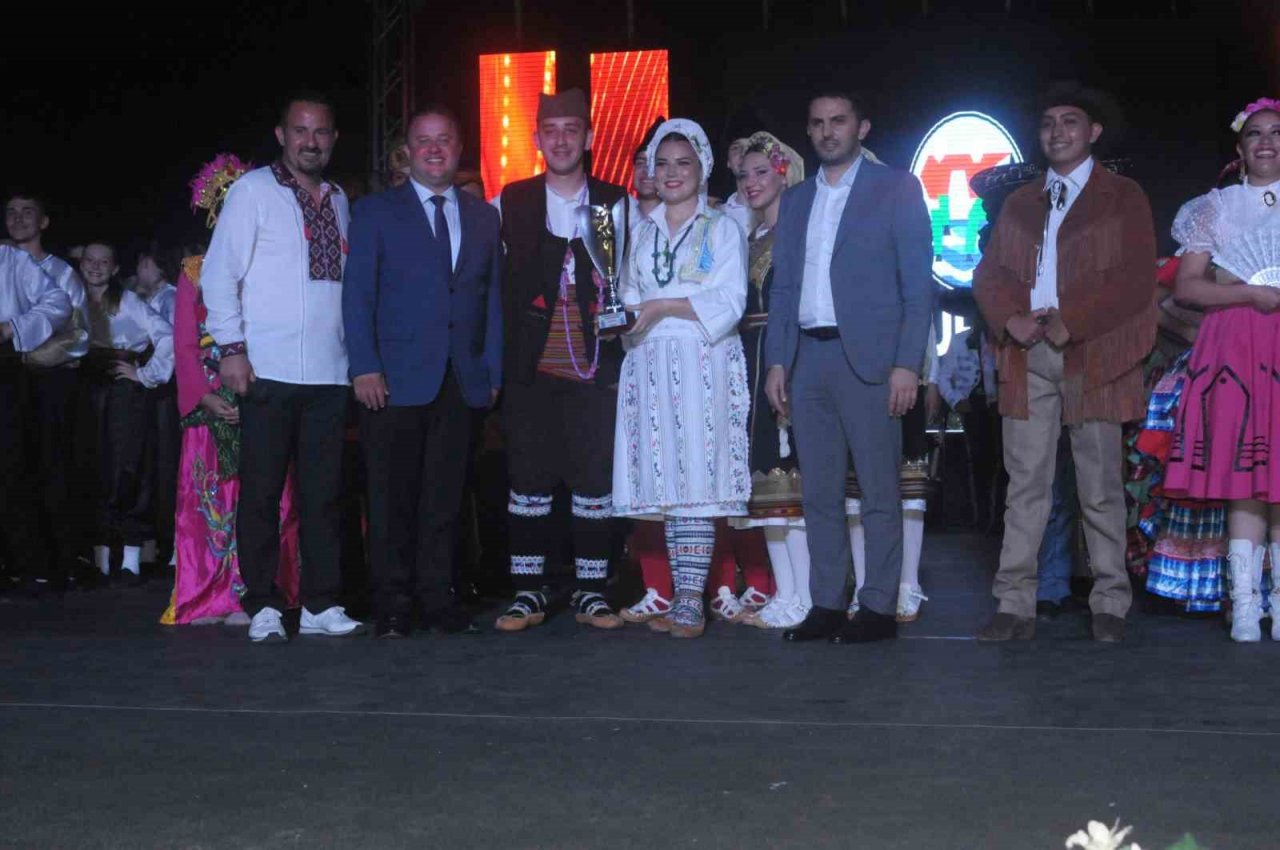 Altın Karanfil Halk Dansları Yarışması’nı Meksika kazandı