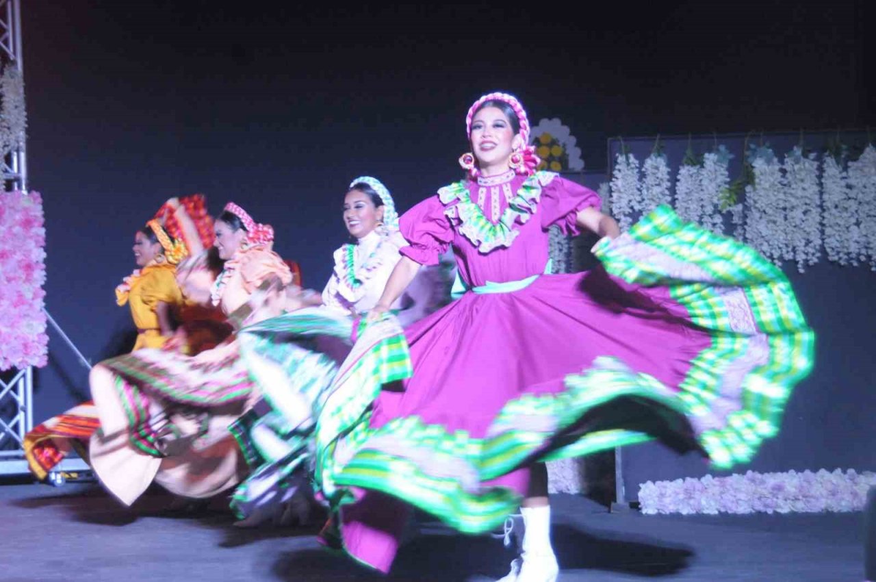 Altın Karanfil Halk Dansları Yarışması’nı Meksika kazandı
