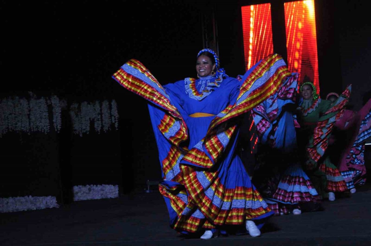 Altın Karanfil Halk Dansları Yarışması’nı Meksika kazandı