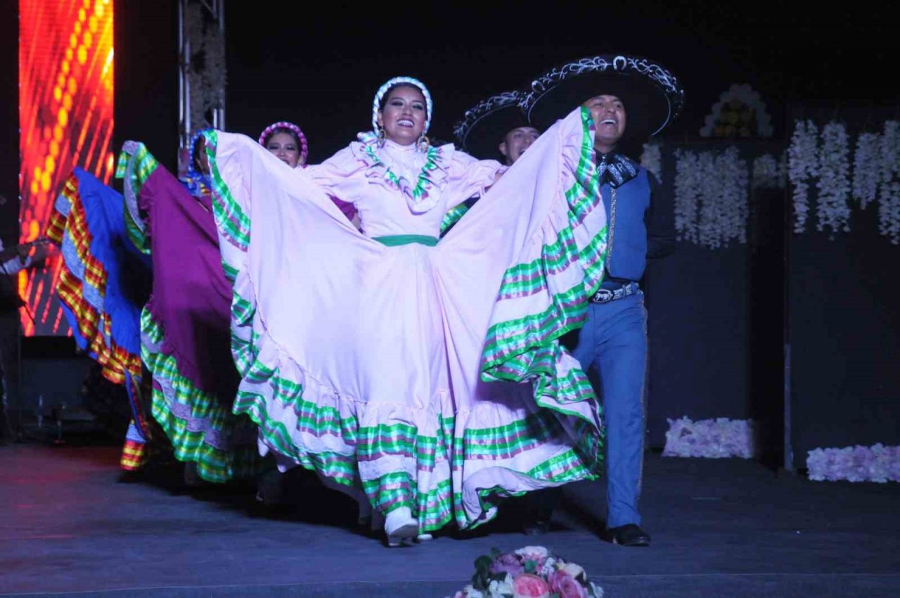 Altın Karanfil Halk Dansları Yarışması’nı Meksika kazandı