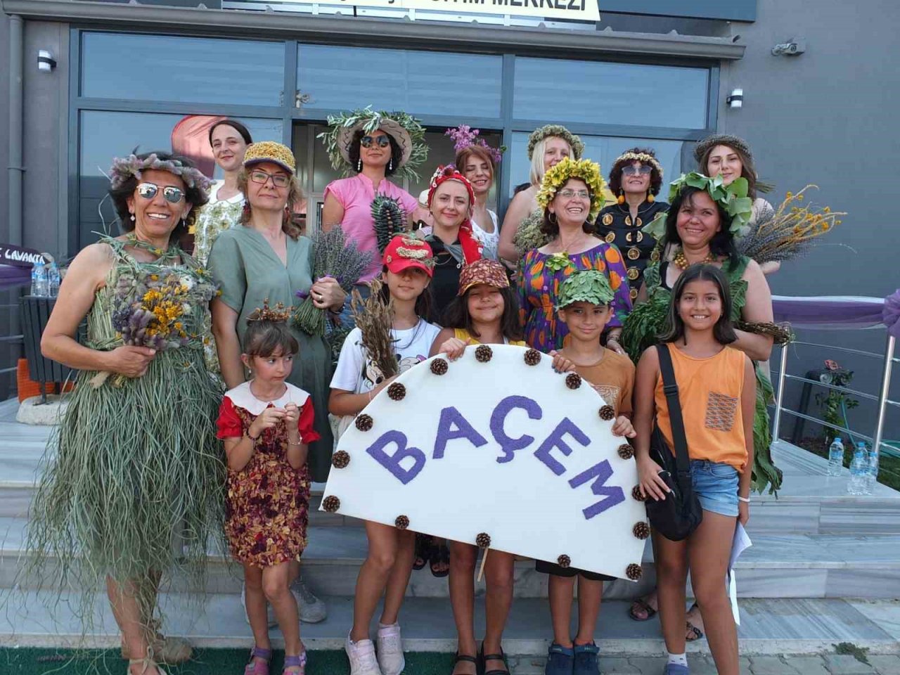 Lavanta bahçesinde defile