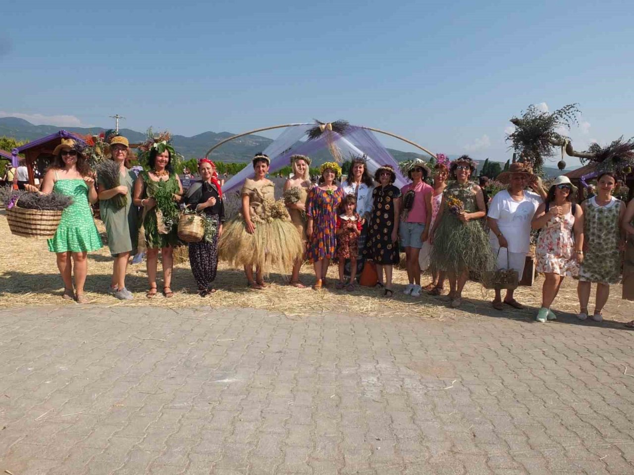 Lavanta bahçesinde defile