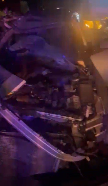 Çanakkale’de otomobil tıra arkadan çarptı: 1 ölü, 1 yaralı