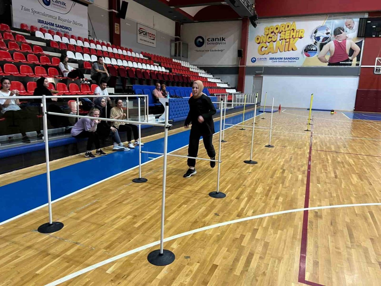 Sandıkçı: “Gençlerimizin yanındayız”