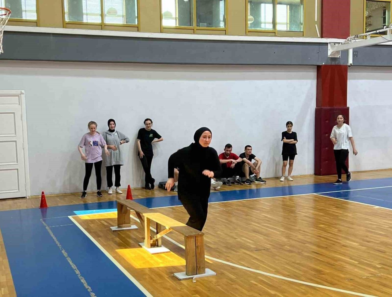 Sandıkçı: “Gençlerimizin yanındayız”