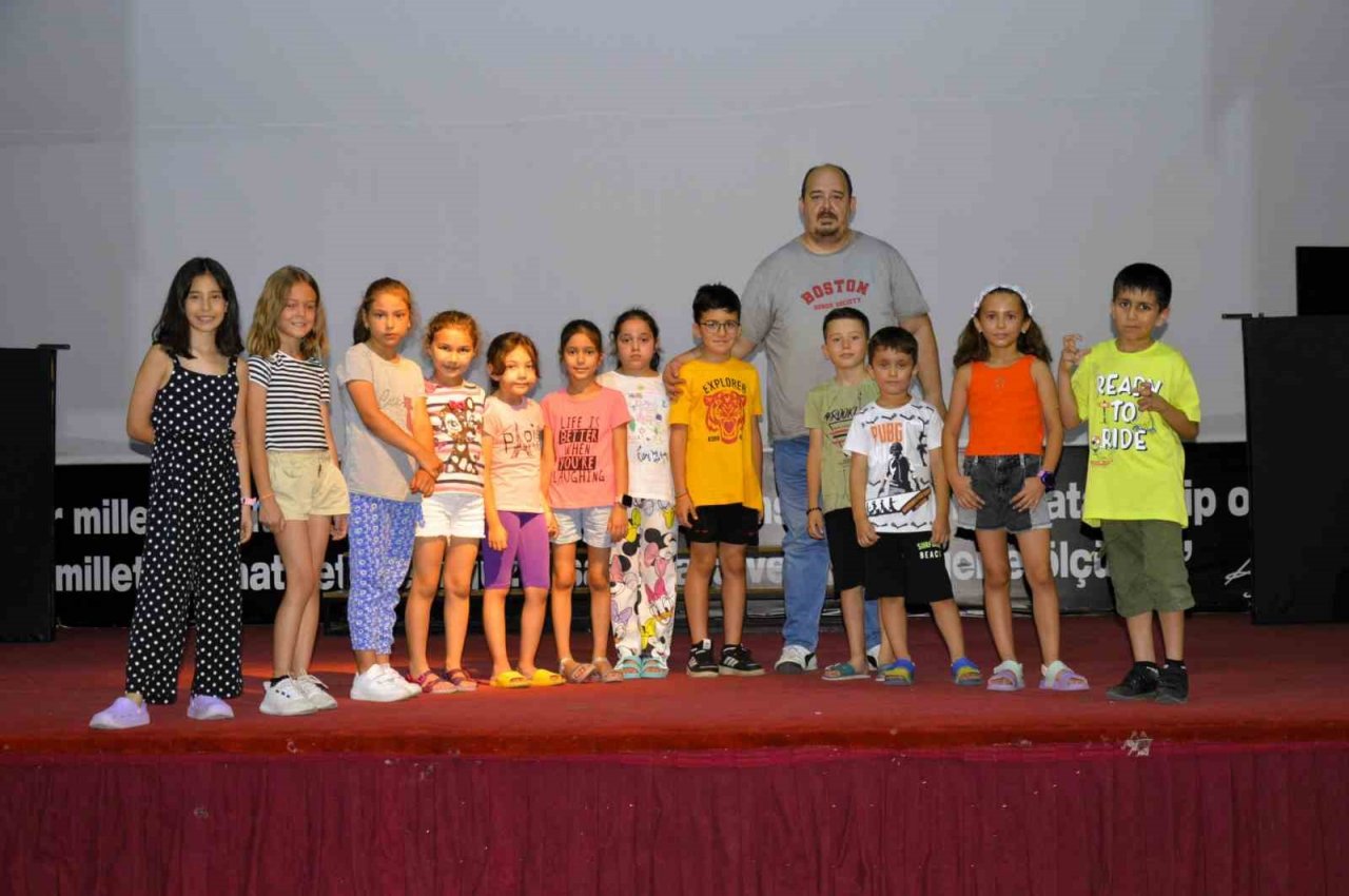 Çine’de geleceğin tiyatrocuları yetiştiriyor