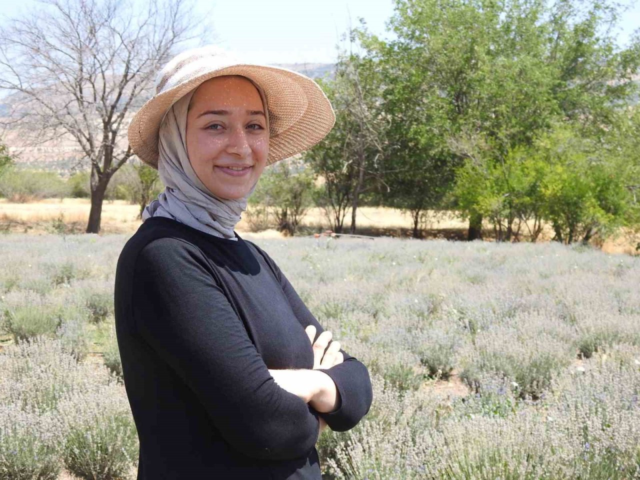 Genç girişimci çiftin kurduğu lavanta bahçesinde hasat başladı