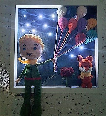 Saatlerce video izleyip öğrendiği sanatıyla depremzede çocukları sevindiriyor