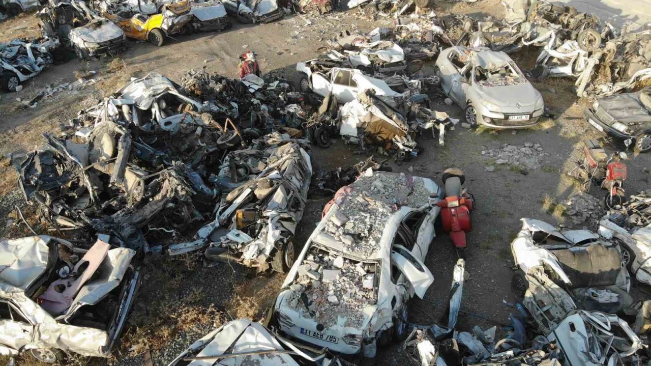 Enkazdan çıkarılan araçların akıbeti belli oldu