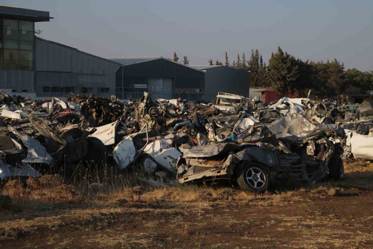 Enkazdan çıkarılan araçların akıbeti belli oldu