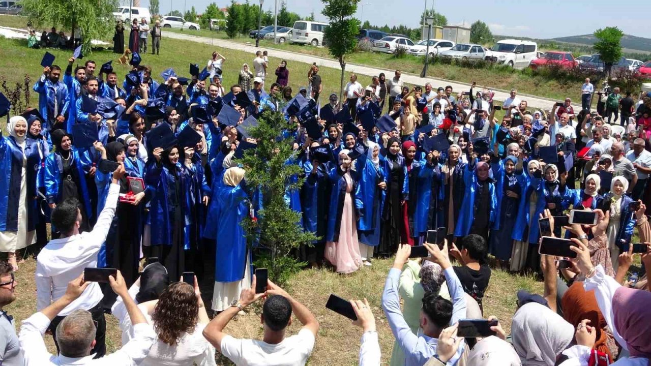 DPÜ İslami İlimler Fakültesinde mezuniyet heyecanı