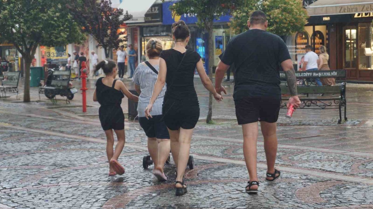 Tarihi efsanede yağmur altında kıran kırana yağlı güreş