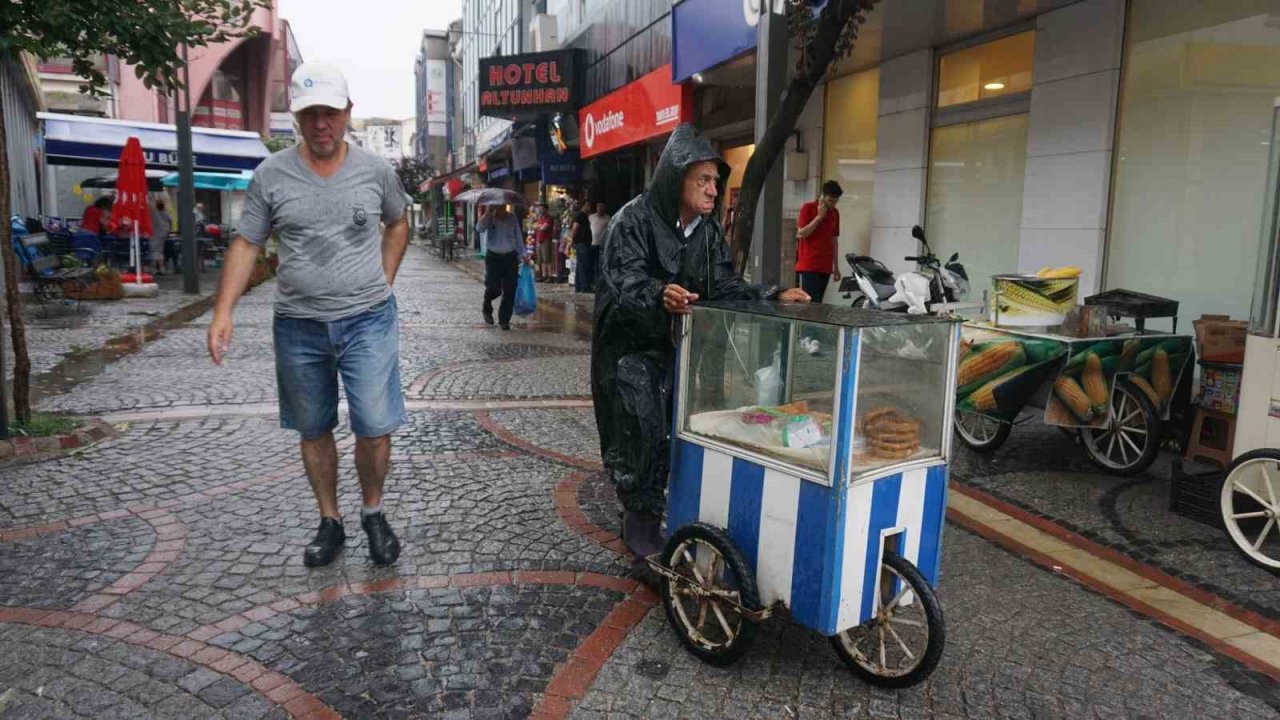 Tarihi efsanede yağmur altında kıran kırana yağlı güreş