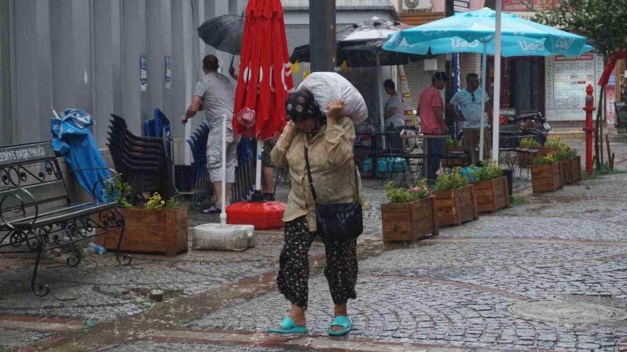 Tarihi efsanede yağmur altında kıran kırana yağlı güreş